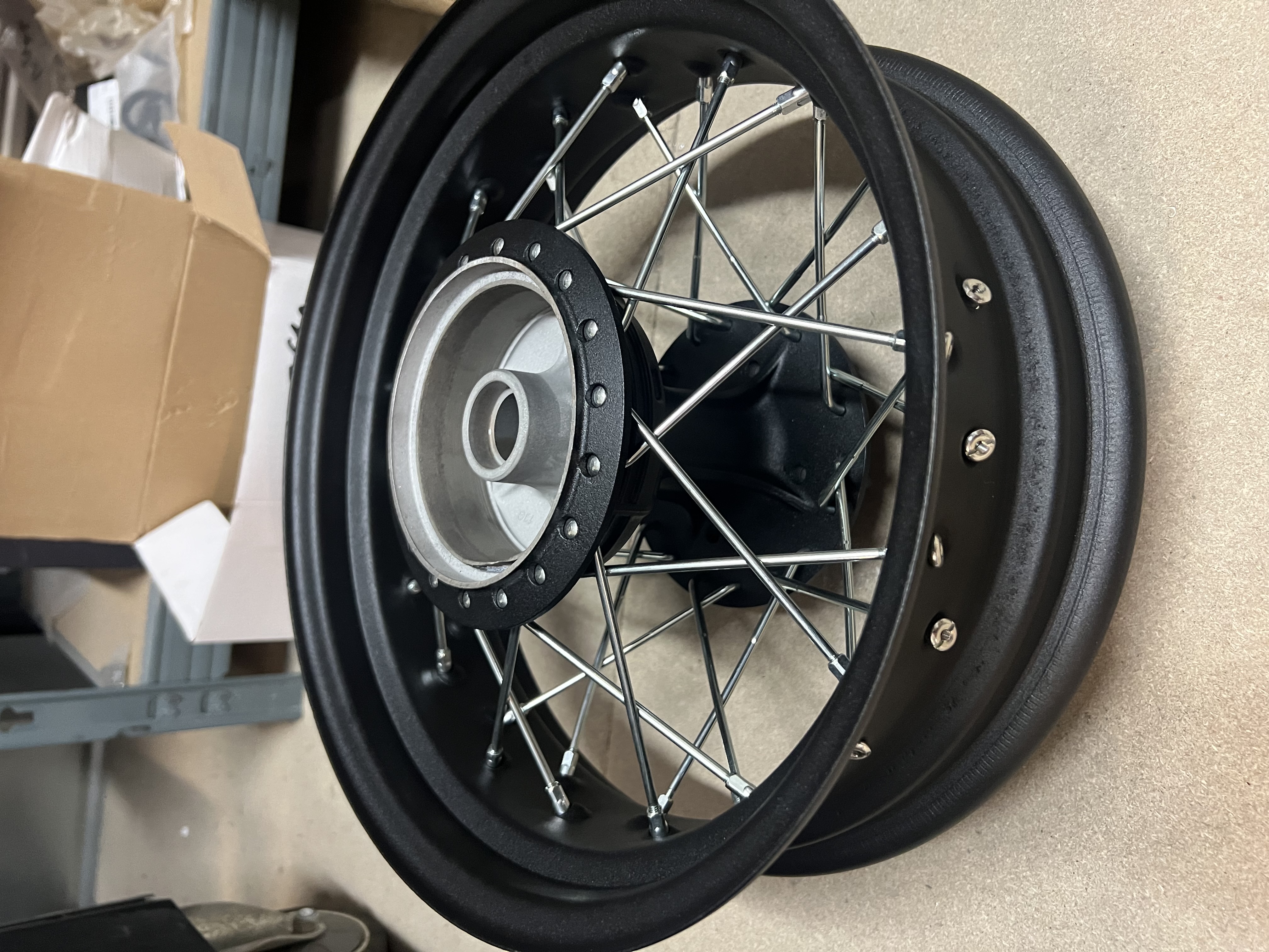 Noir satin texturé en époxy