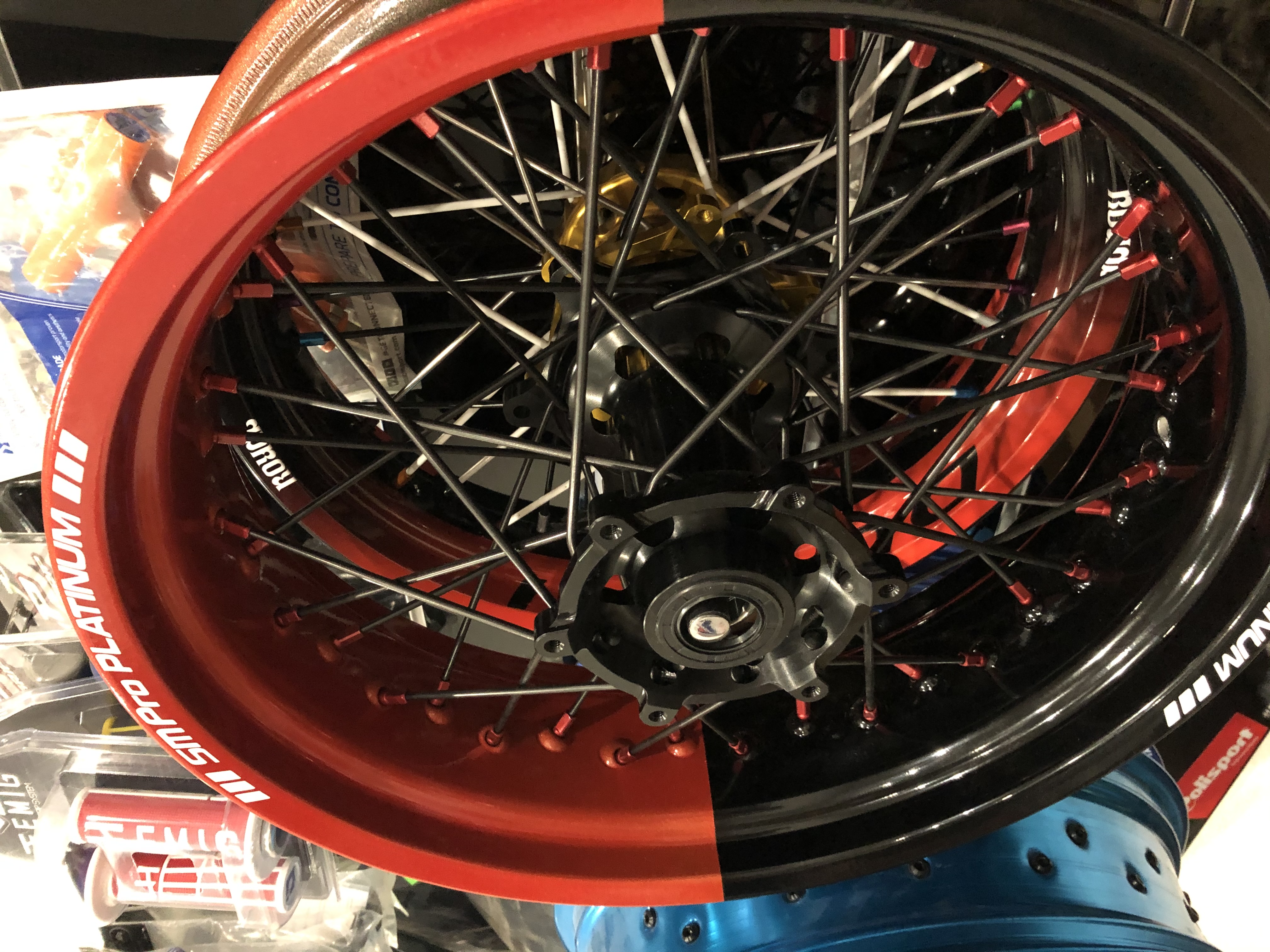 Rouge Illusion et Noir Brillant époxy