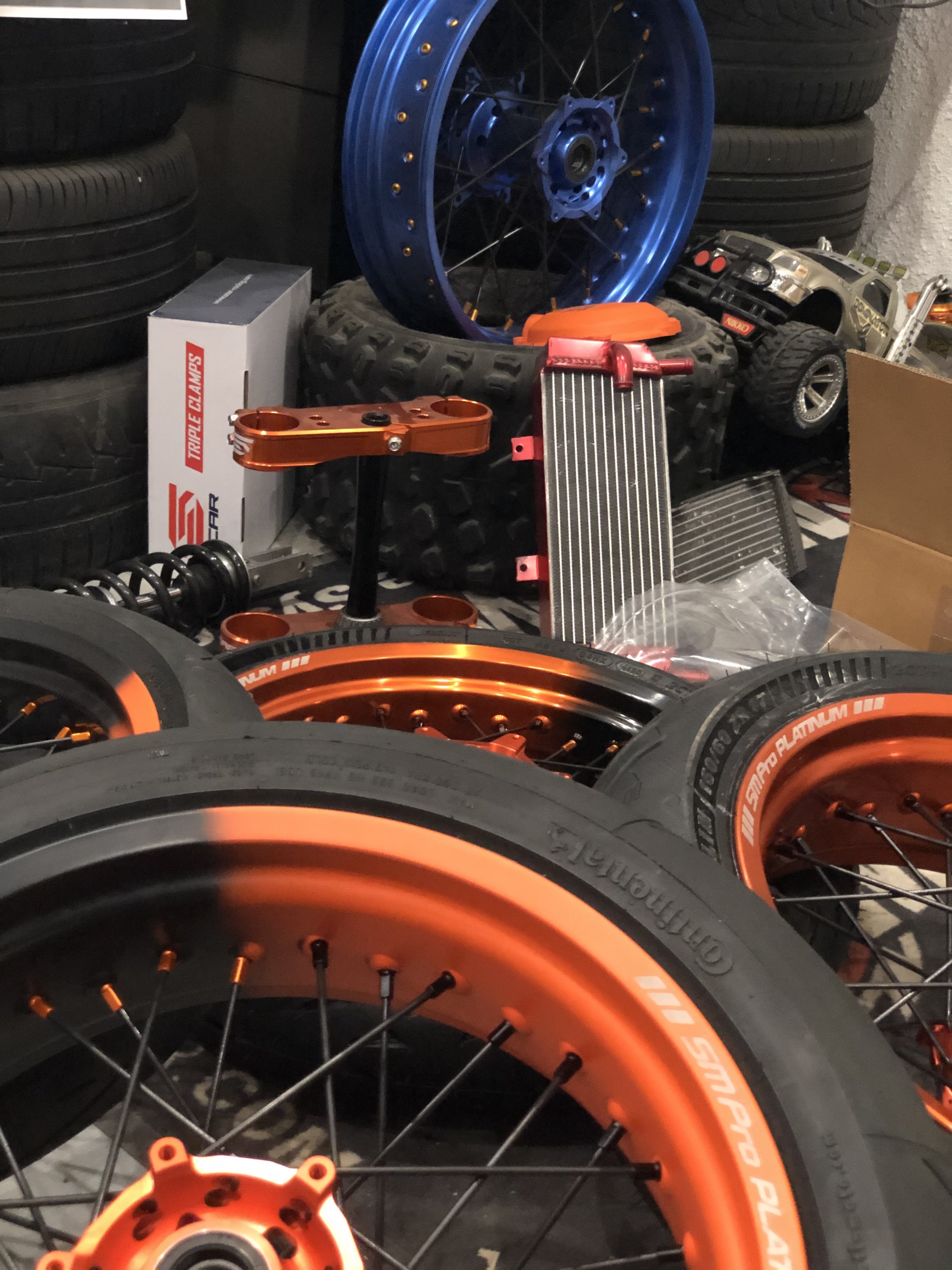 Cerakote en premier plan et anodisation derrière